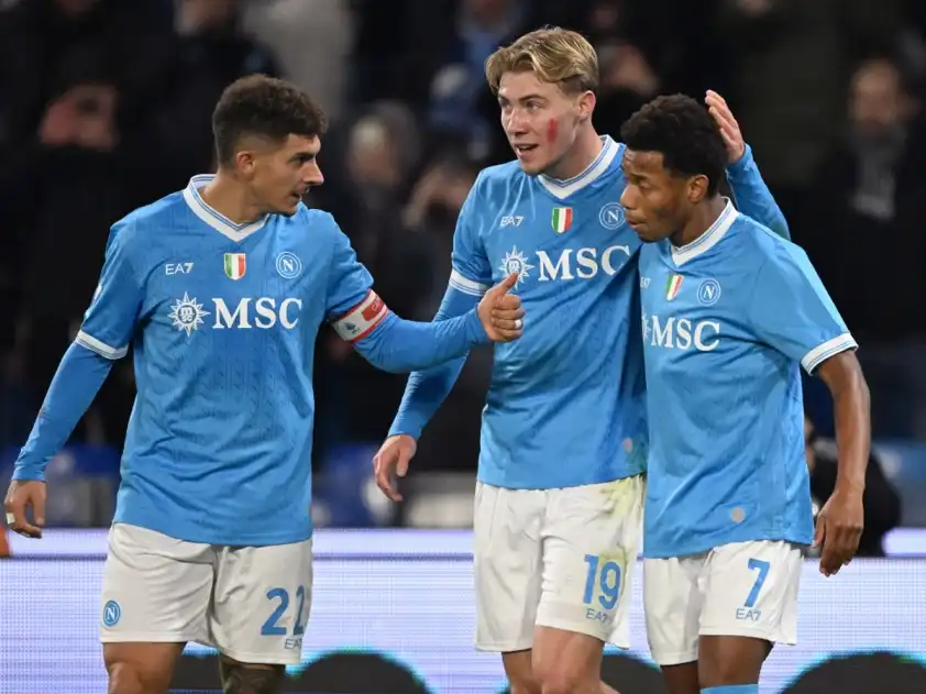 Napoli kém đội đầu bảng Inter Milan 12 điểm và cơ hội vô địch gần như khép lại (Ảnh: ESPN) Napoli kém đội đầu bảng Inter Milan 12 điểm và cơ hội vô địch gần như khép lại (Ảnh: ESPN)